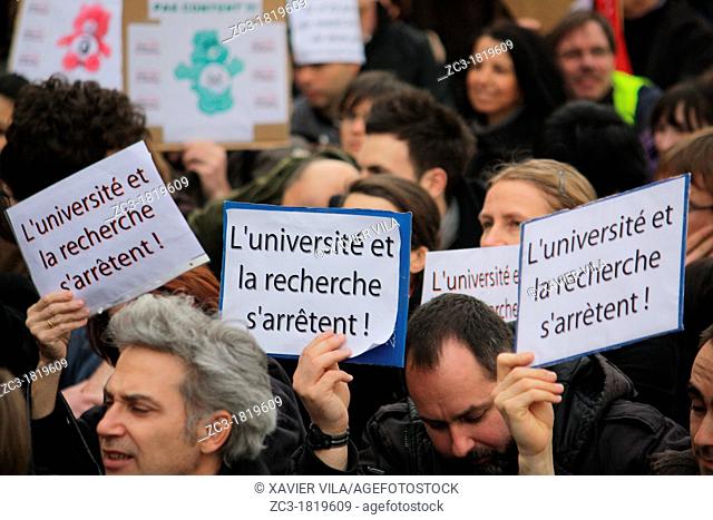 Students and teachers demonstration against reform in university and search, Lyon, Rhône, Rhône-Alpes, France
