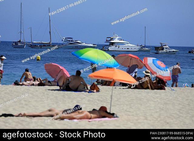 17 August 2023, Spain, Mallorca: People enjoying the day on the beach in Magaluf. Police and the judiciary have to deal with an alleged gang rape on Mallorca