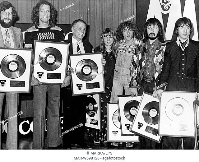 david measham, tony burfield, sandy denny, roger daltrey, john entwistle, keith moon, disco d'oro per l'opera tommy, londra, 1973