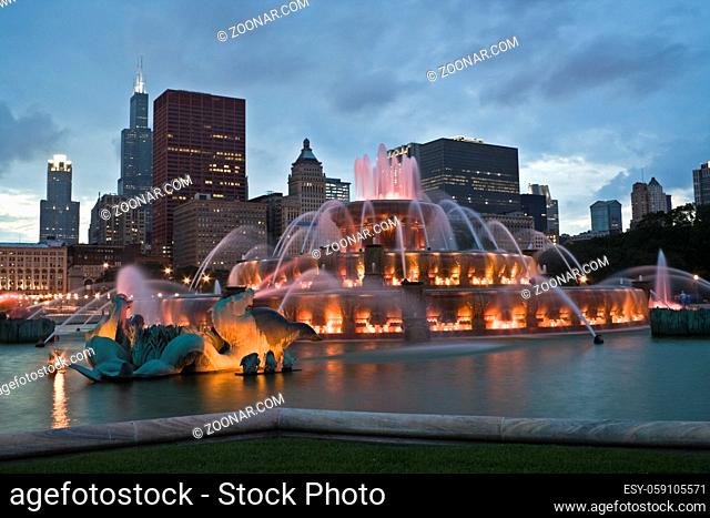 Chicago panorama with Buckingham Fountain in the foreground
