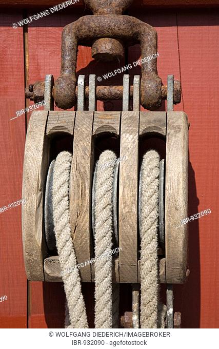 Rope winch from a historic sailing ship