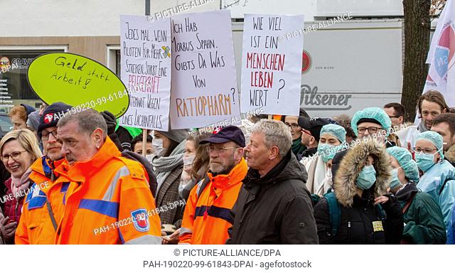 20 February 2019, Lower Saxony, Hannover: Employees in the public sector go on a warning strike through the city centre. The strikes in Lower Saxony are...