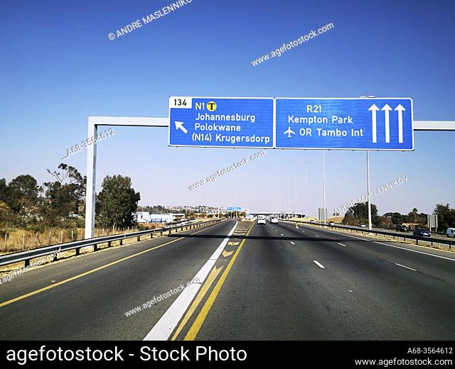 Road R21 to the Airport and Johannesburg from Pretoria, South Africa. Photo: André Maslennikov