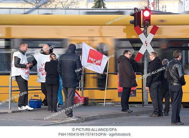 10 April 2019, Saxony, Dresden: Employees of Regionalverkehr Dresden GmbH (RVD) are standing in front of the company premises on the occasion of a warning...
