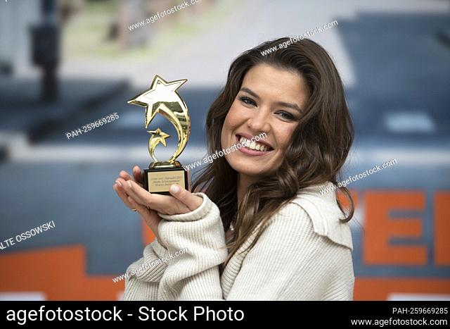 Actress Sharon BERLINGHOFF (plays Vivien Koehler) receives the award for ""best actress"". UNTER UNS - Fan star election on September 30th, 2021 in Koeln