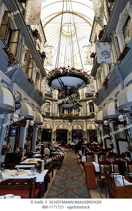 Restaurant in the Cicek-Passage shopping arcade, Istiklal Caddesi, Independence Street, Beyoglu, Istanbul, Turkey