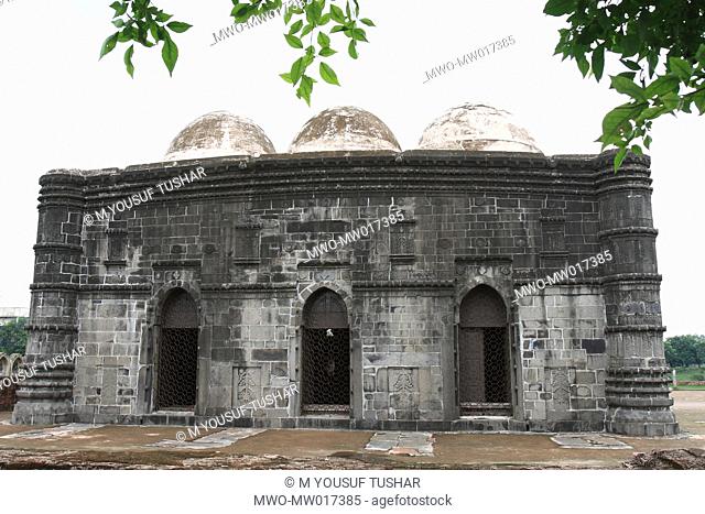 The Chota Sona Mosque, one of the monuments of the sultanate period, at Shibgonj, in Rajshahi Built by Wali Muhammad during the reign of Sultan Alauddin Hossain...