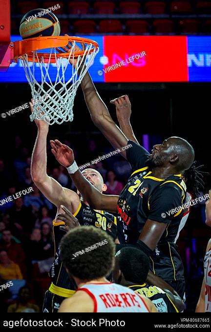 Oostende's Damien Jefferson and Spirou's Archange Izaw Bolavi fight for the ball during a basketball match between Spirou Charleroi and BC Oostende