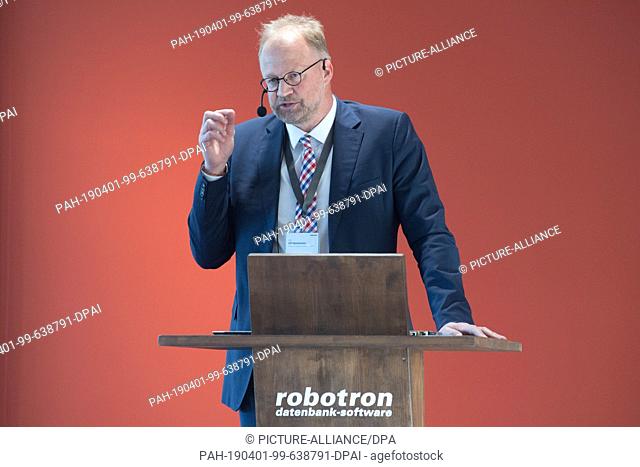 01 April 2019, Saxony, Dresden: Ulf Heinemann, member of the Robotron management board, speaks on the occasion of the opening of the Robotron Museum