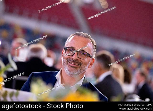 24 August 2020, North Rhine-Westphalia, Duesseldorf: Carsten Knobel, CEO of Henkel, sits at a table with other guests at the Ständehaus meeting in the...