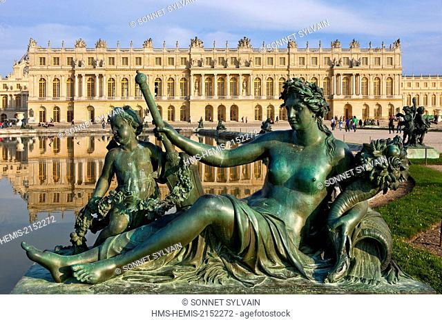 France, Yvelines, park of the Chateau de Versailles, listed as World Heritage by UNESCO, Mirror galery side, parterre d'eau
