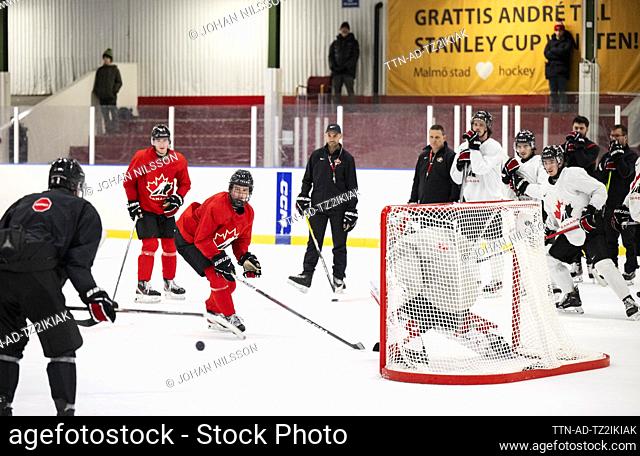 Macklin Celebrini (17) with the puck when Canada's team trains in Limhamns Ice Hall in Malmö, Sweden, 18 December 2023 ahead of the JVM (2024 IIHF Junior WC)