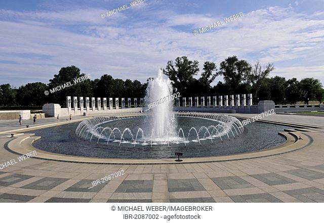 Central fountain, National World War II Memorial, WWII Memorial or Second World War Memorial, Washington DC, District of Columbia, United States of America