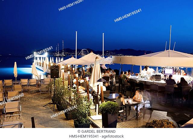 France, Alpes Maritimes, Cannes, Croisette, Hotel Martinez, the bar on the beach