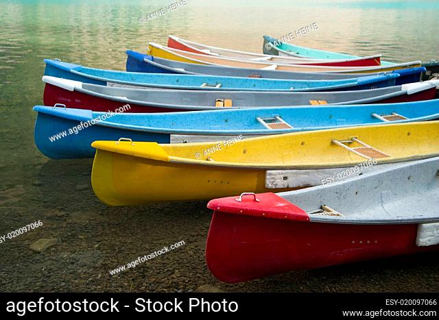 canoes on moraine lake