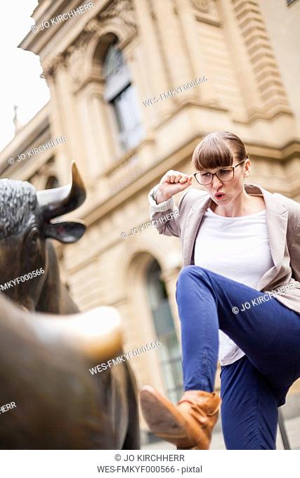 Germany, Hesse, Frankfurt, defending businesswoman in front of stock market