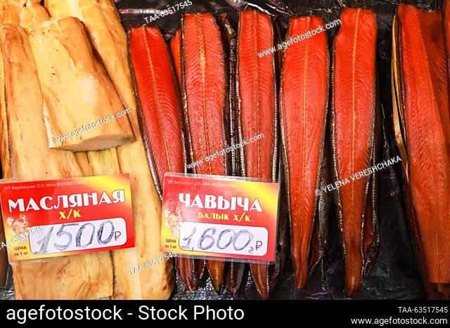 RUSSIA, PETROPAVLOVSK-KAMCHATSKY - OCTOBER 19, 2023: Chinook salmon fillets are for sale at a fish market. Yelena Vereshchaka/TASS
