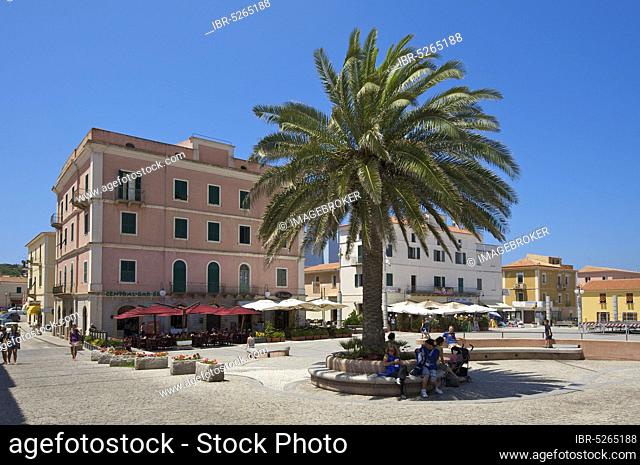 Square in Santa Teresa di Gallura, Sardinia, Italy, Europe