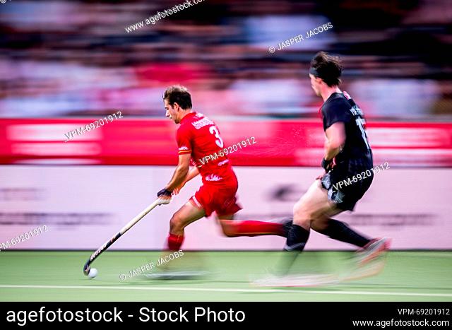 Belgium's Thibeau Stockbroekx and New Zealand's Simon Yorston fight for the ball during a hockey game between Belgian national team Red Lions and New Zealand