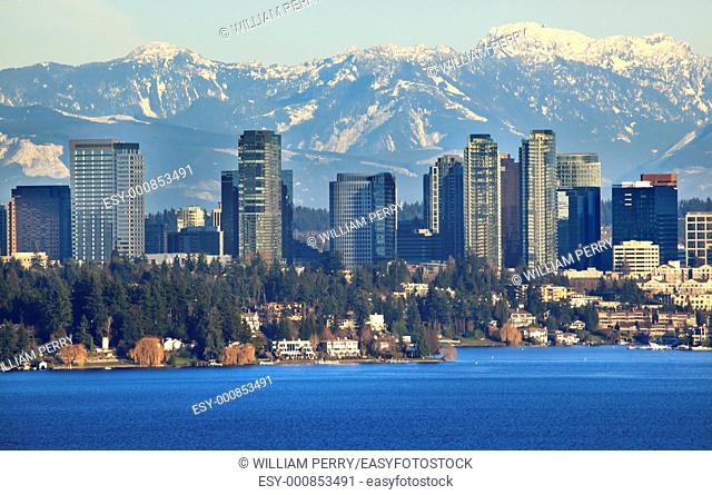 Bellevue Lake Washingtonn, Snowy Cascade Mountains Seattle Washington State Pacific Northwest