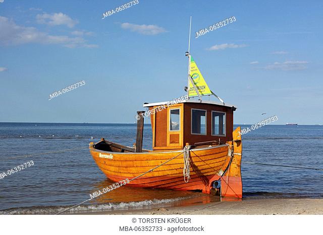 Fishing boat on the beach in Ahlbeck with evening sun, Ahlbeck, island Usedom, Mecklenburg-Western Pomerania, Germany, Europe
