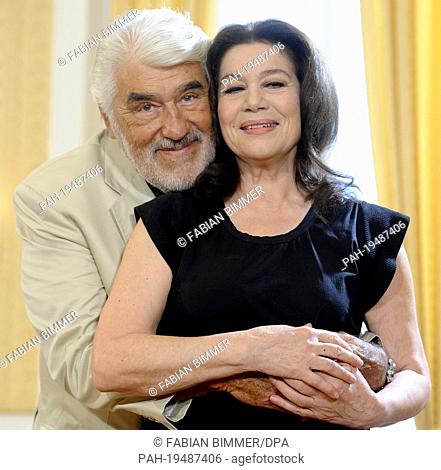 The actors Mario Adorf and Hannelore Elsner pose on Thursday (01.07.2010) during a photo shoot of the ARD TV movie ""The Last Patriarch"" in Hamburg