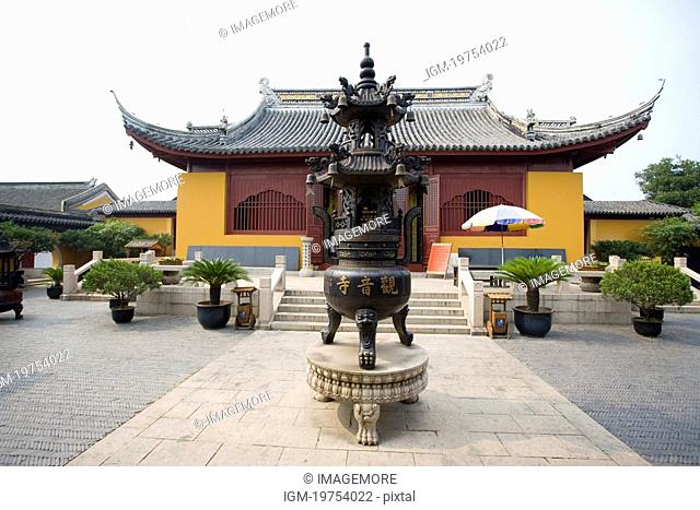 Asia, China, Jiangsu Province, Tongli Town, temple