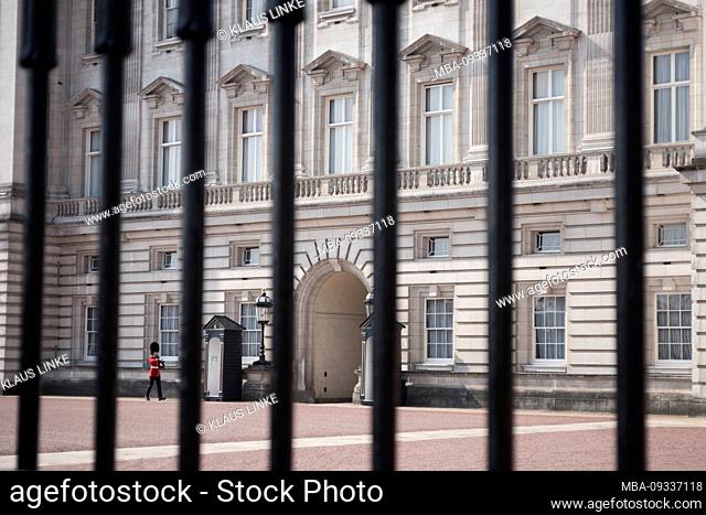 London, Buckingham Palace, changing of the guard