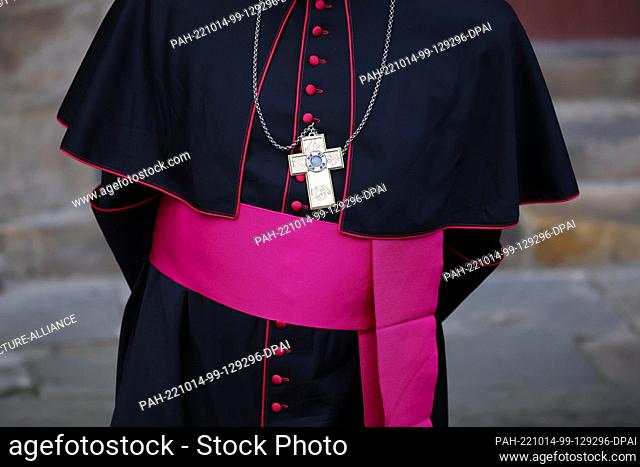 03 October 2022, Thuringia, Erfurt: Reinhard Hauke, auxiliary bishop of the Diocese of Erfurt, wears a chasuble and pectoral cross for the unity celebrations on...