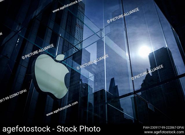 16 September 2023, USA, New York: Apple's logo, taken at the Apple Store on 5th Avenue in Manhattan. Photo: Michael Kappeler/dpa