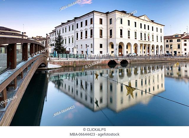 Europe, Italy, Veneto, Treviso. The building of the university and the bridge of universities on the sile river