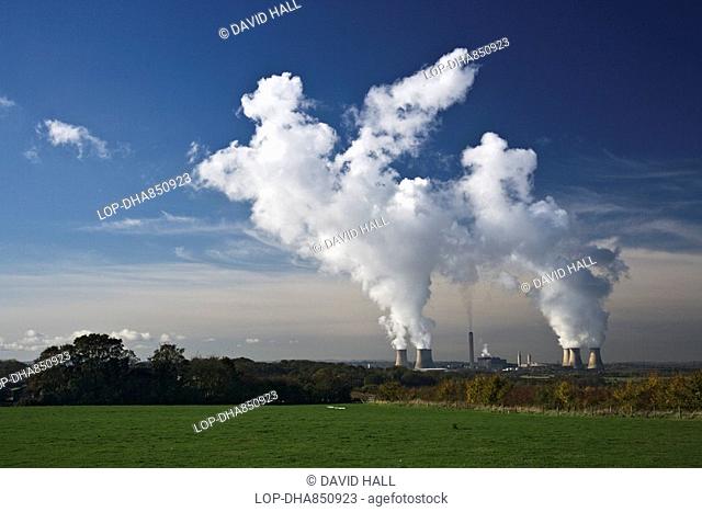 England, Oxfordshire, Didcot, White smoke billowing from the cooling towers of Didcot Power Station into a clear blue sky
