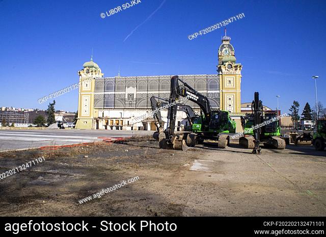 The construction of the burnt-out wing of the Industrial Palace has begun at the Exhibition Grounds in Prague 7. Workers started it with the relocation of...