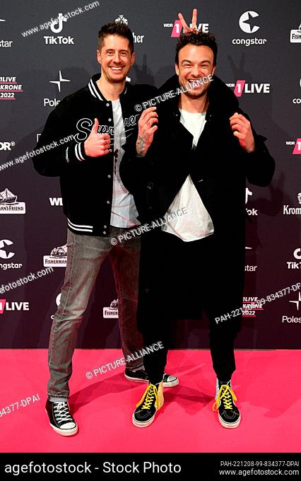 08 December 2022, North Rhine-Westphalia, Bochum: The duo SDP comes down the red carpet for the 1Live Krone awards ceremony in the Jahrhunderthalle