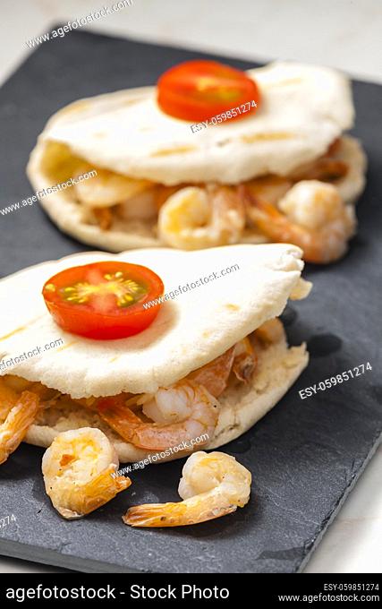 pitta bread filled with shrimps and tomatoes