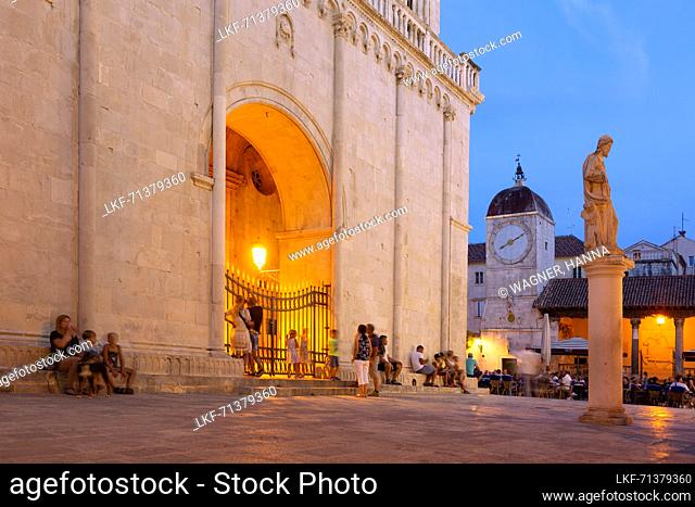 Trogir; Trg Ivana Pavla II, loggia and clock tower, Katedrala Sveti Lovro