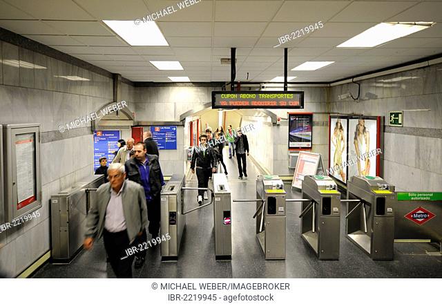 Ticket barriers, turnstiles, Retiro metro station, Madrid, Spain, Europe
