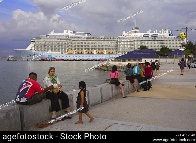 Malaysia, Penang, Georgetown, cruise ships, people. Georgetown is the capital city of the Malaysian island of Penang, and a popular tourist destination