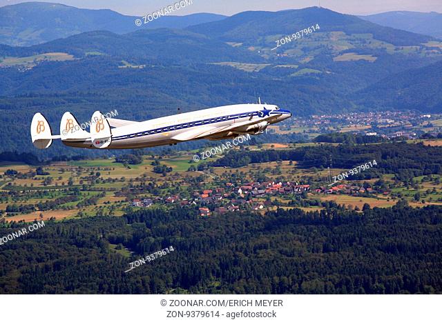 Flugzeugoldtimer Super Constellation HB-RSC, Dinkelberg und Südschwarzwald