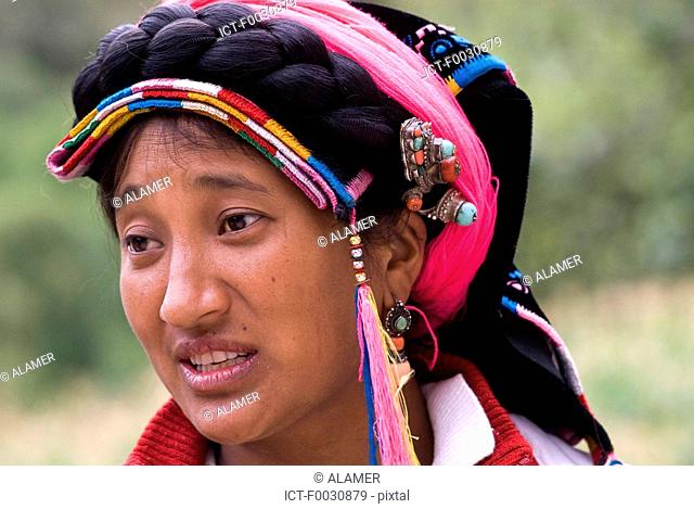 China, Sichuan, portrait of a Tibetan woman