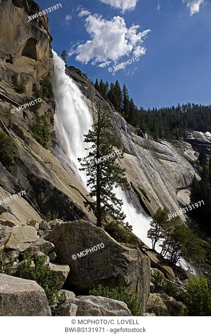 NEVADA FALLS which drops 594 feet as it heads into the YOSEMITE VALLEY, USA, California, Yosemite National Park