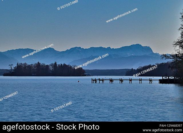 Starnberg, Germany 06.02.2020: Impressions Starnberger See - 06.02.2020 Starnberger See, Possenhofen, paradise, view of the Roseninsel and Zugspitze | usage...