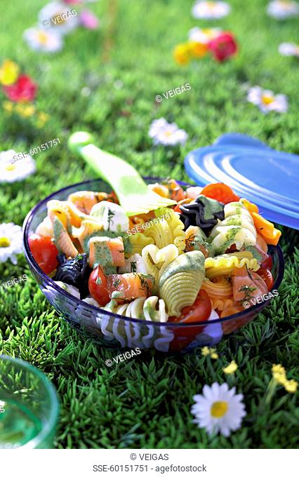 Pasta salad with dill and salmon marinated with 3 peppers