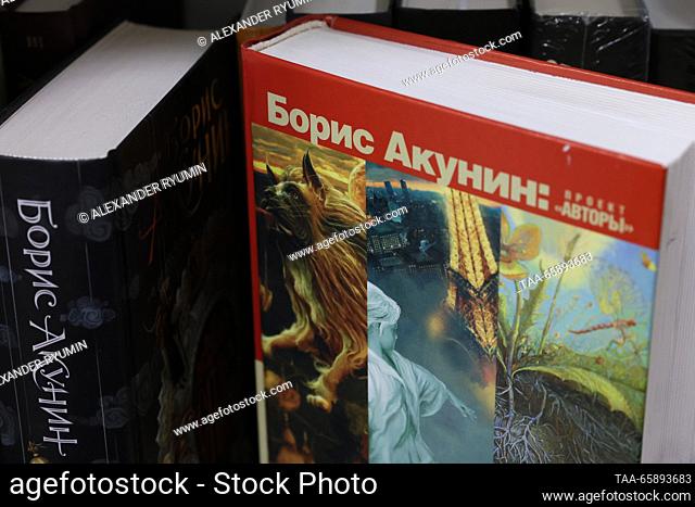 RUSSIA, RYAZAN - DECEMBER 19, 2023: Books by Russian writer Boris Akunin are for sale at a bookstore. Alexander Ryumin/TASS