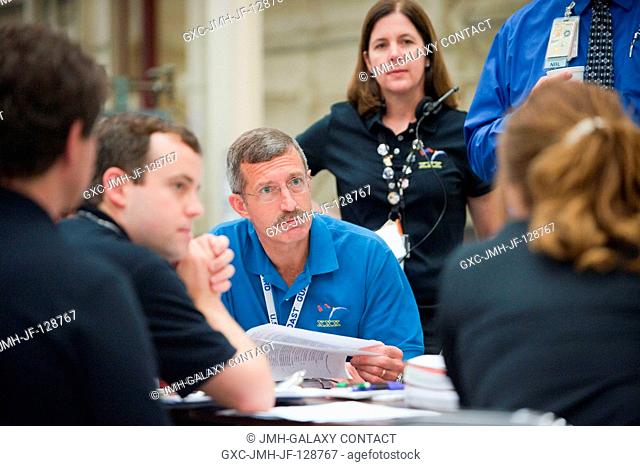 NASA astronaut Dan Burbank (center), Expedition 29 flight engineer and Expedition 30 commander, participates in an emergency scenario training session in the...