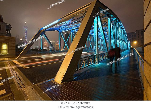 The illuminated Waibaidu bridge above the Souzhou canal at night, Bund, Shanghai, China, Asia
