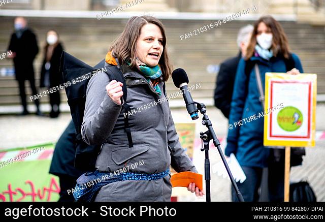 16 March 2021, Lower Saxony, Hanover: Julia Willie Hamburg, parliamentary group leader of Bündnis 90/Die Grünen, speaks to the Lower Saxony state parliament...