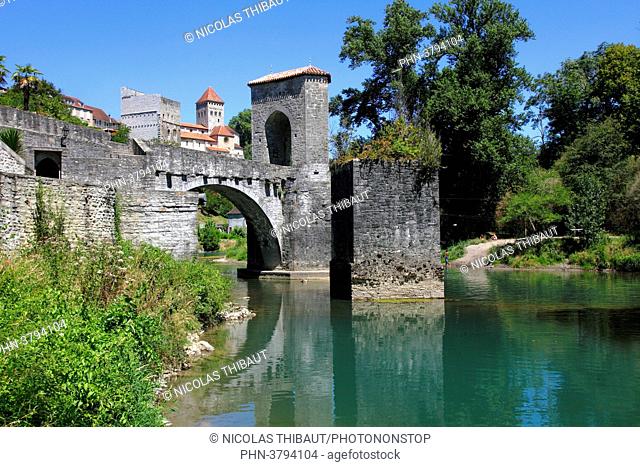 France, Nouvelle Aquitaine, Pyrenees Atlantiques (64), Bearn country, Sauveterre de Bearn, old bridge on Oloron river
