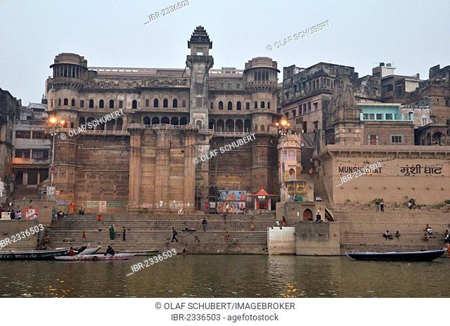 Ghats at dawn, Ganges River, Varanasi, Benares or Kashi, Uttar Pradesh, India, Asia