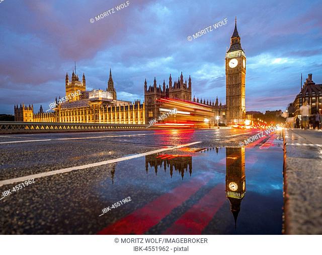 Light traces, double-deck bus, Westminster Bridge, Palace of Westminster, Houses of Parliament with reflection, Big Ben, City of Westminster, London, England
